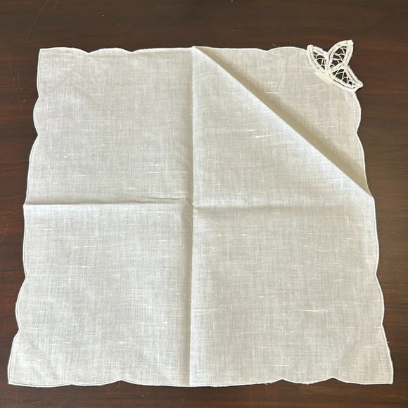 Set of 4 Linen/Cotton White Battenberg Lace Placemats and Napkins - Picture 6 of 12